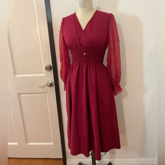 WOMEN'S LONG SLEEVE V-NECK SMOCKED WAIST BUTTON DETAIL MIDI DRESS - Picture 2 of 7